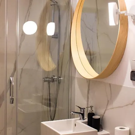 Sympatyczne Z Palma Areka / A With Areka Palm Tree *