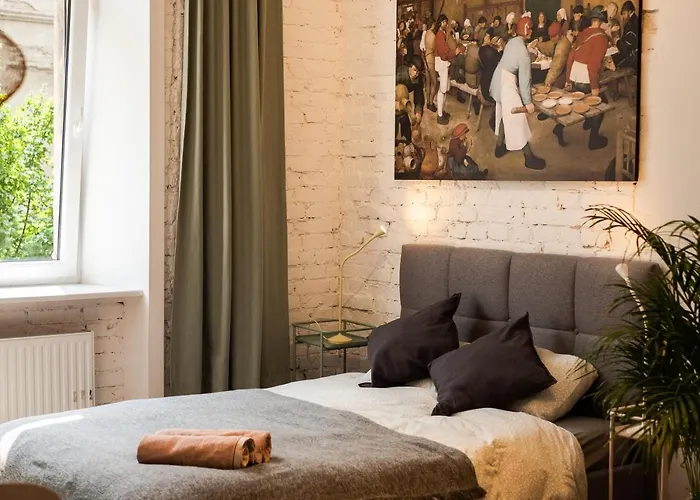 Sympatyczne Z Palma Areka / A With Areka Palm Tree Łódź